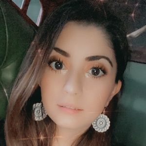 Meet your Posher, Valeria